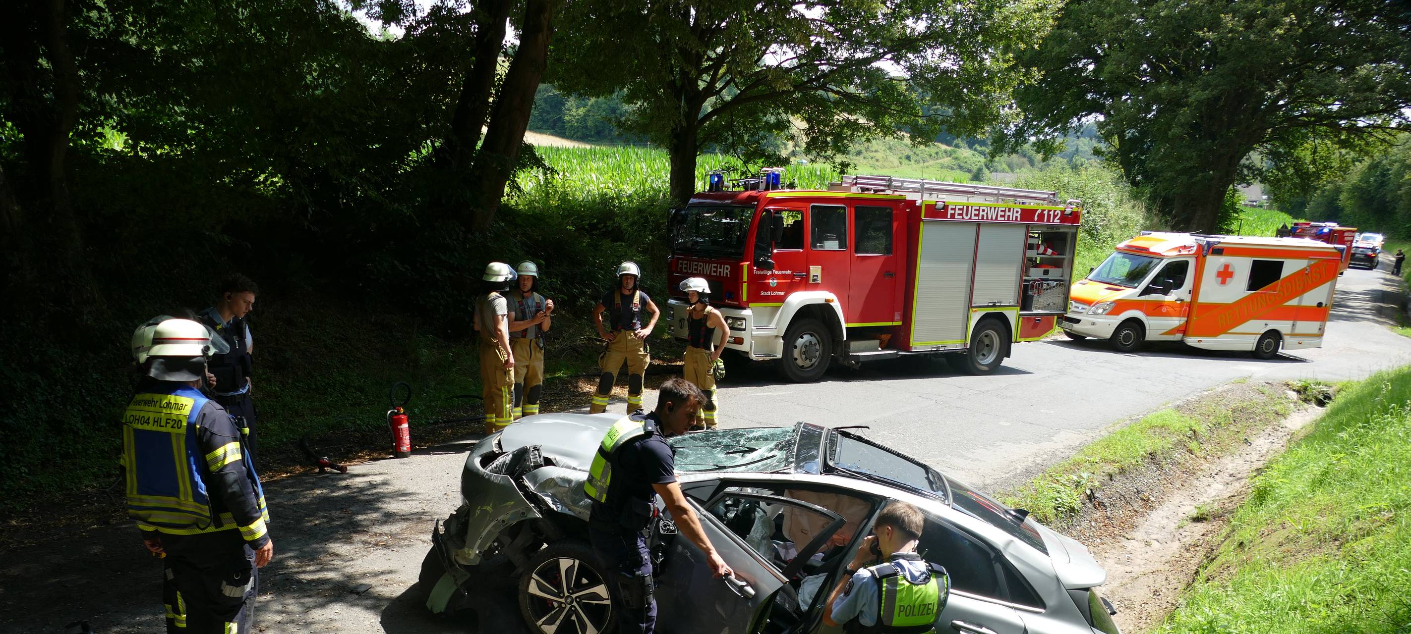 Lohmar: Unfallzeugen befreiten Fahrer aus Auto