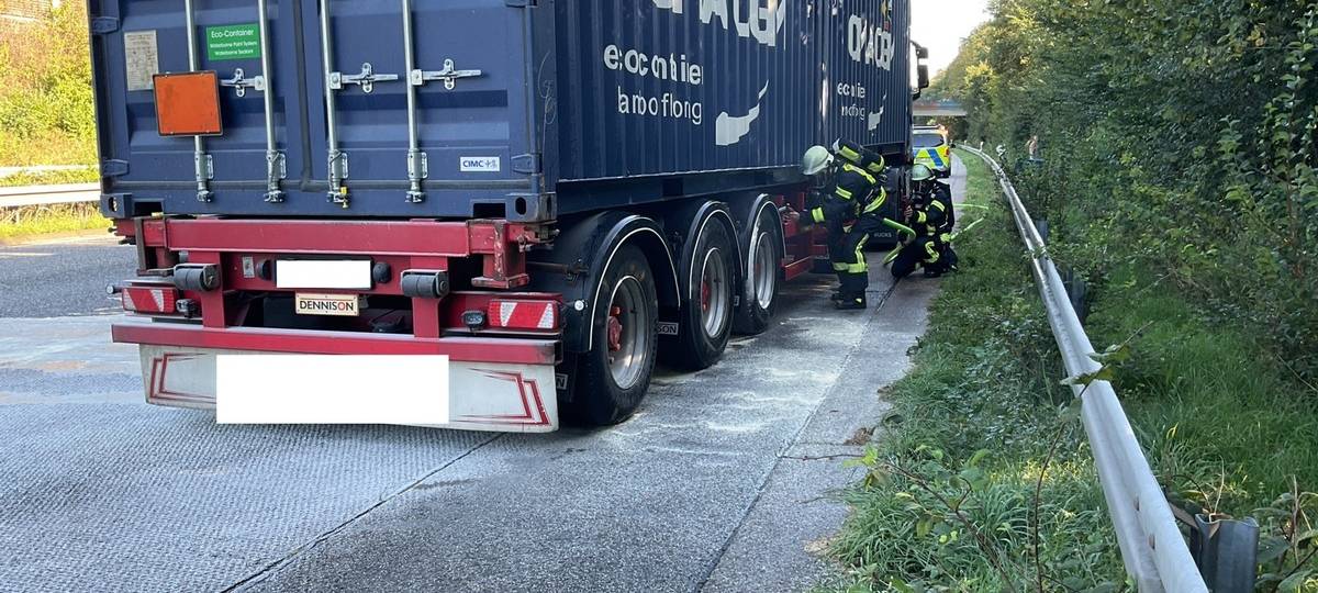 Sperrung A565: heißgelaufene Bremse führt zu langen Staus