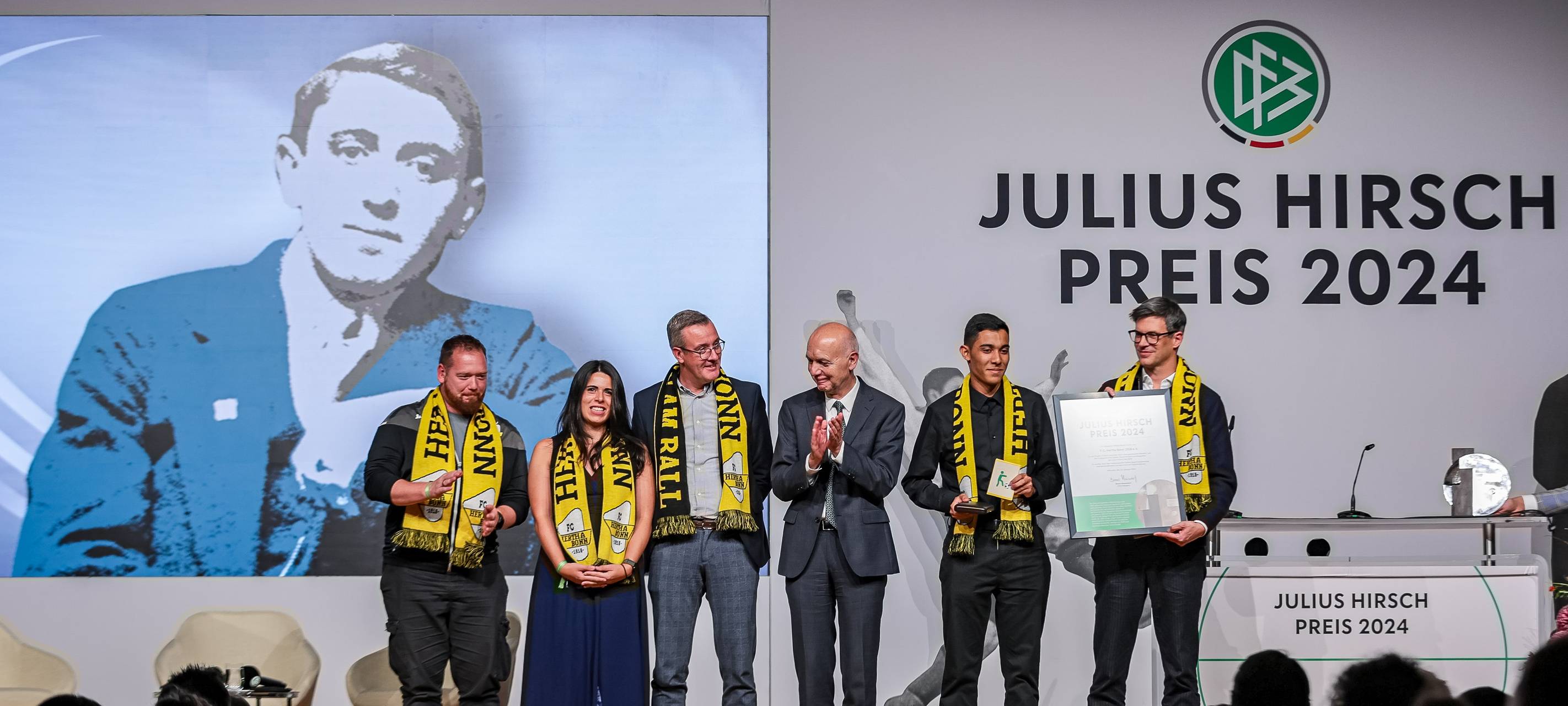 F.C. Hertha Bonn mit Julius-Hirsch-Preis ausgezeichnet