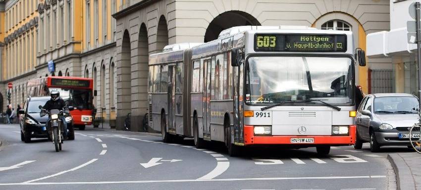 Geldstrafe für prügelnden Busfahrer - Führerschein und Job weg