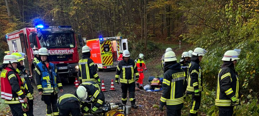 Bad Honnef: Autofahrer stürzt im Schmelztal einen Abhang herunter