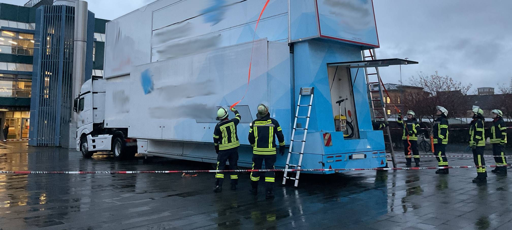 Bonn-Poppelsdorf: kaputter Showtruck löst Feuerwehreinsatz aus