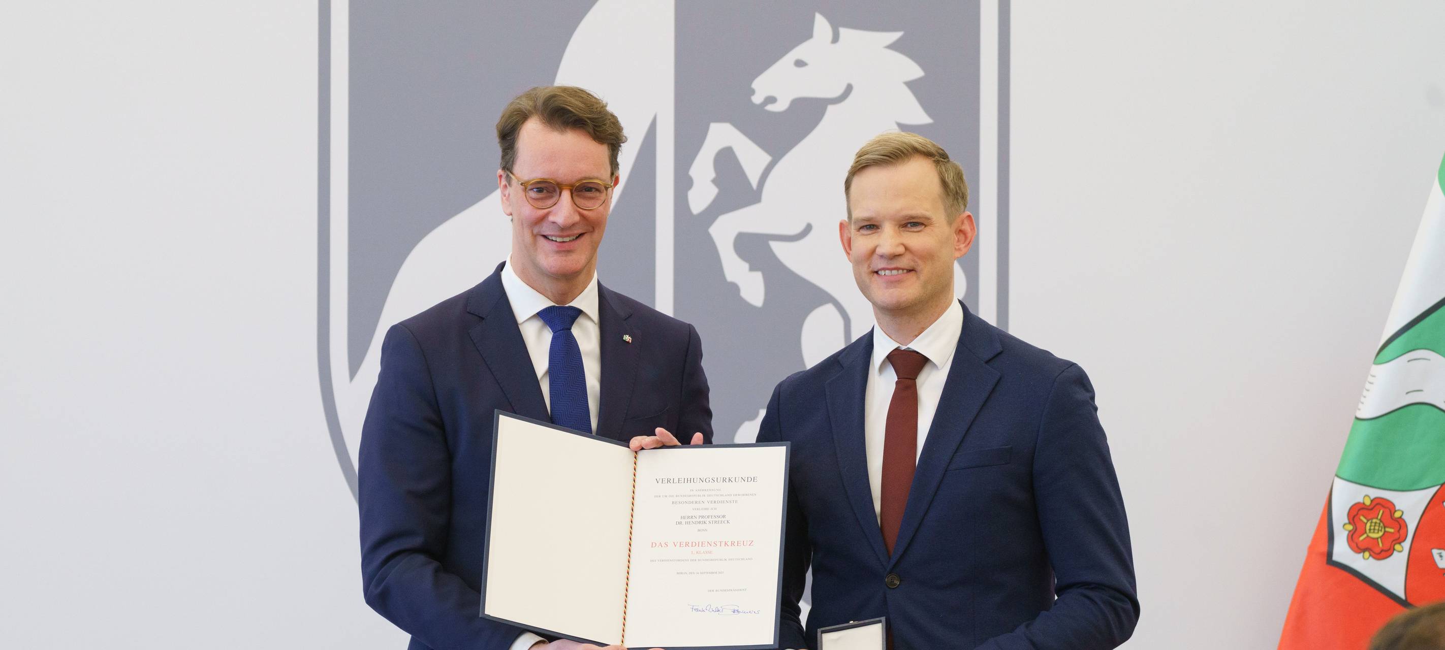 Hendrik Streeck mit dem Bundesverdienstkreuz ausgezeichnet