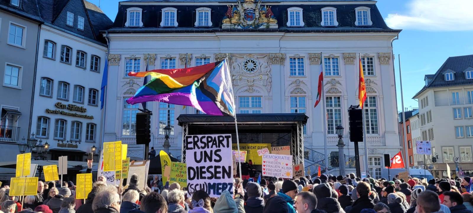 10.000 Menschen demonstrieren in Bonn