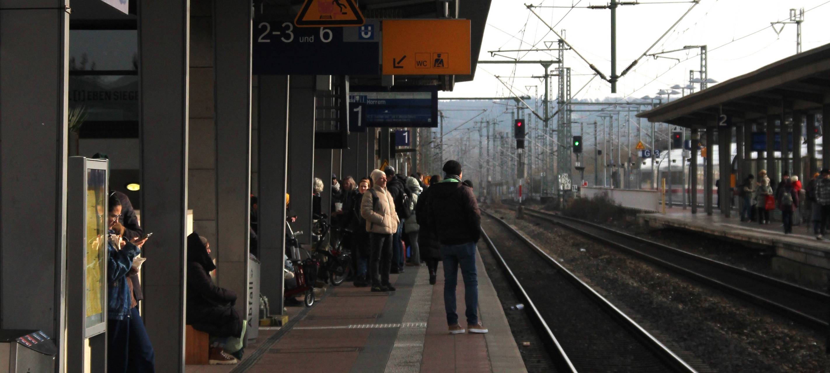 Bauarbeiten stellen Bahn-Pendler auf die Probe
