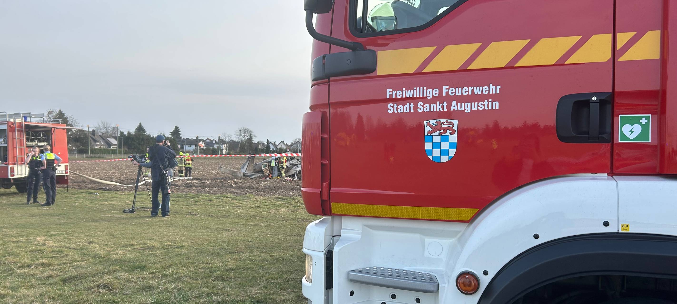 Nach Flugzeugabsturz in Hangelar: Untersuchungen dauern an