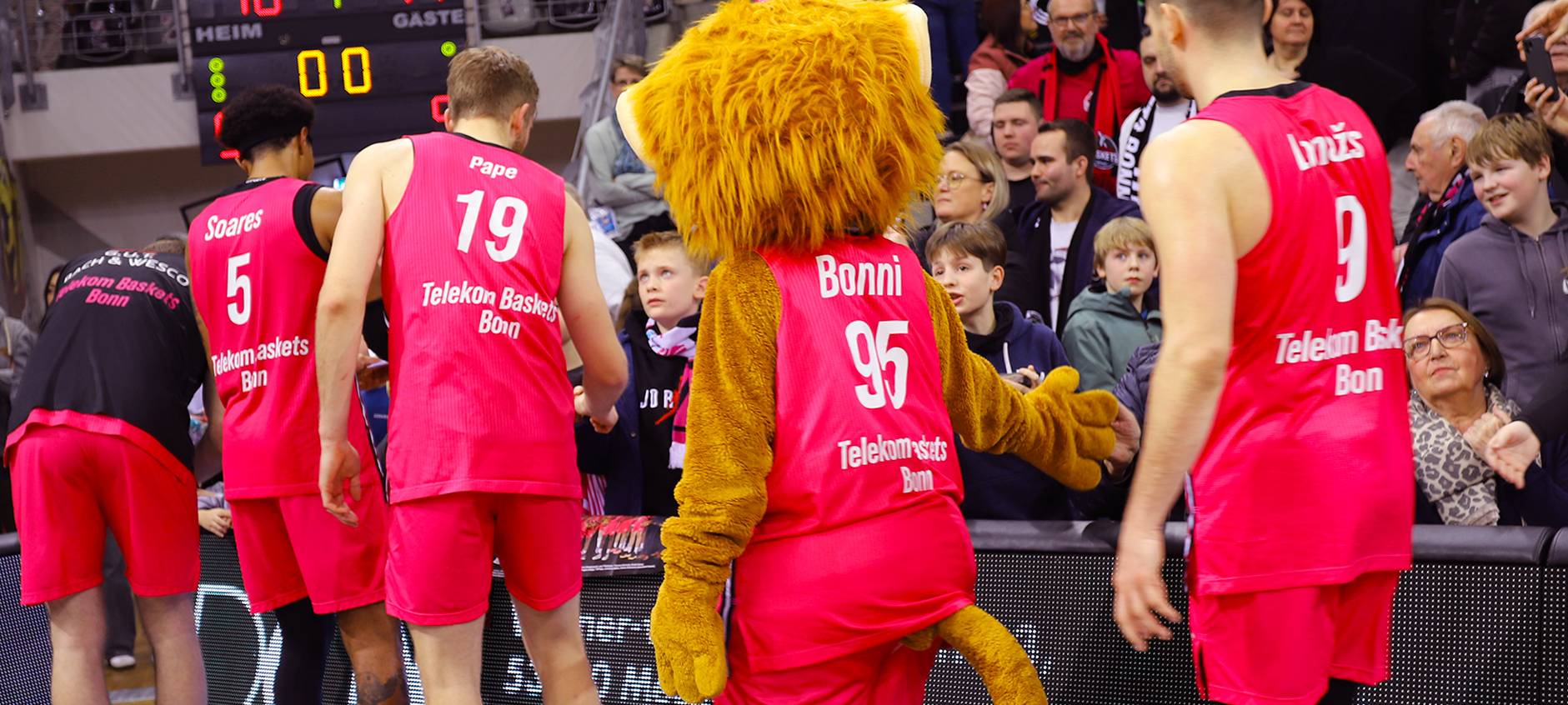 Bonni mit Spielern Till Pape