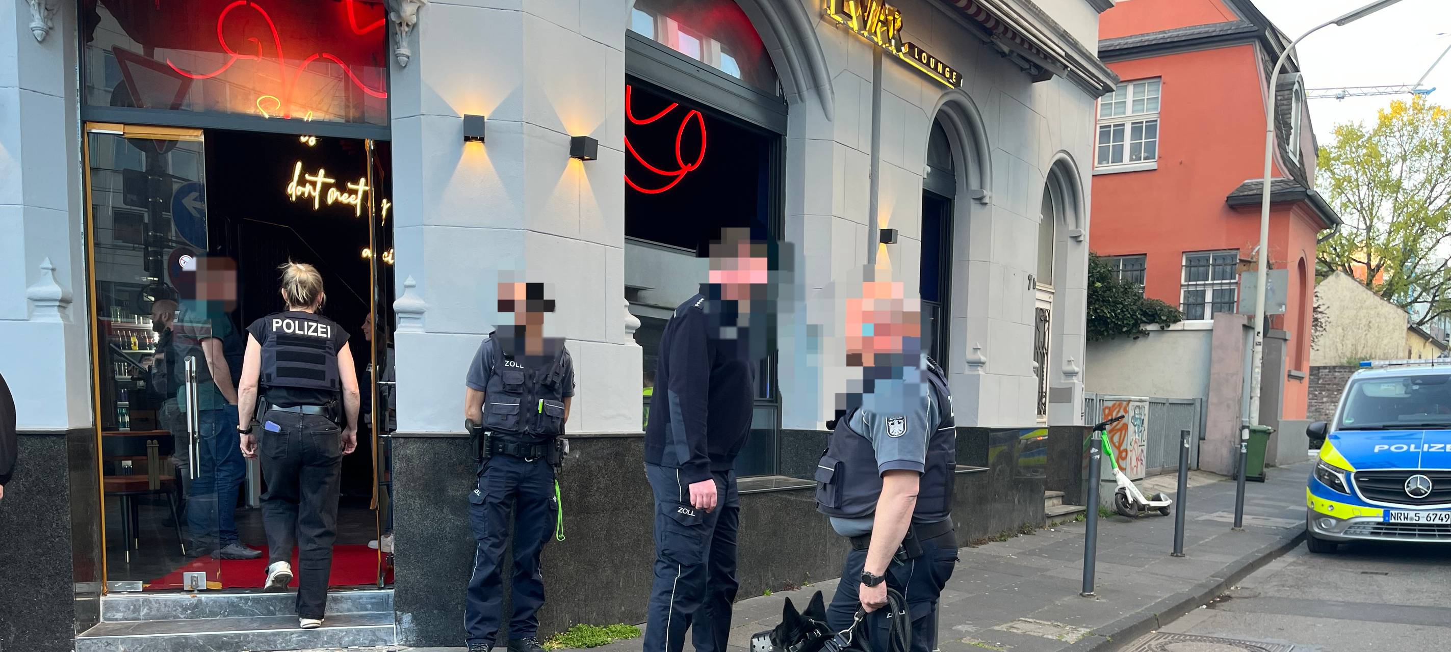 Zoll, Ordnungsamt, Polizei: Großkontrolle in Bonner Shisha-Bars