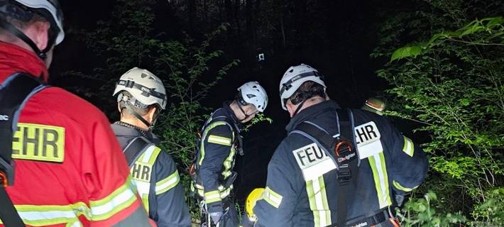 Feuerwehr rettet Mann von Felsvorsprung im Siebengebirge