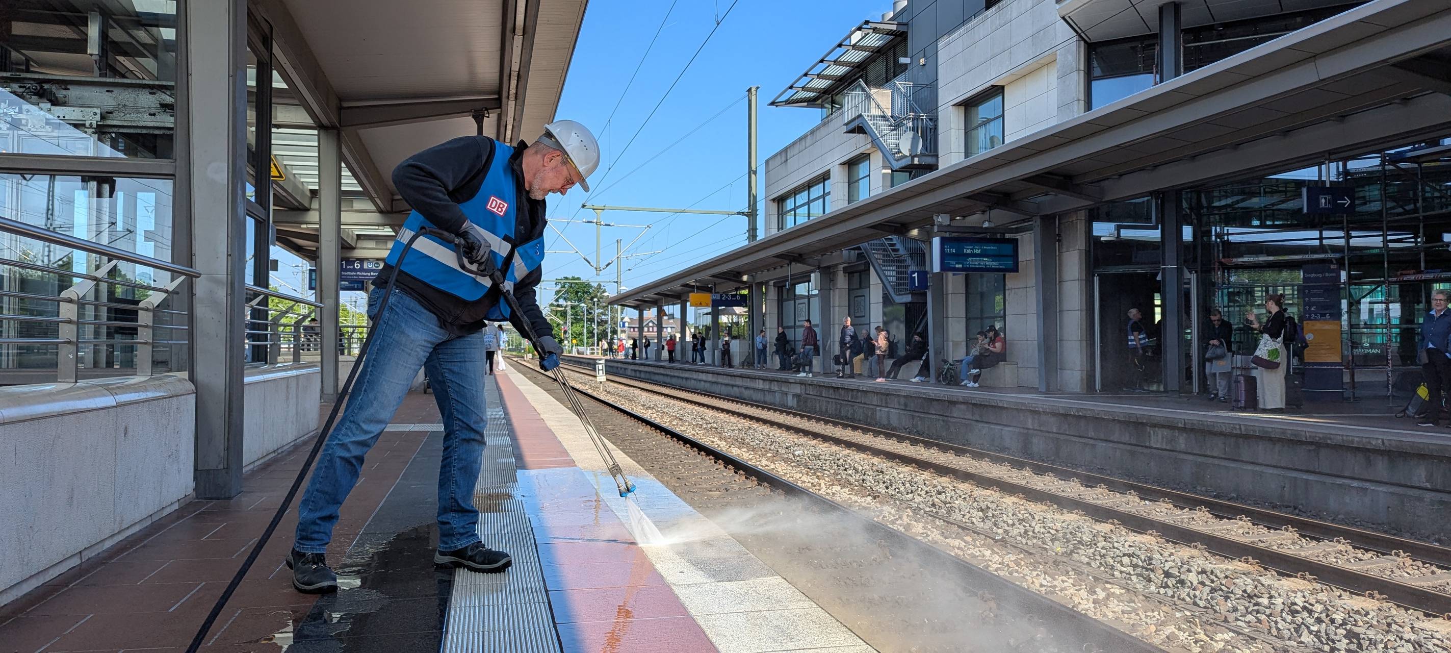 Siegburg: Frühjahrsputz am Bahnhof