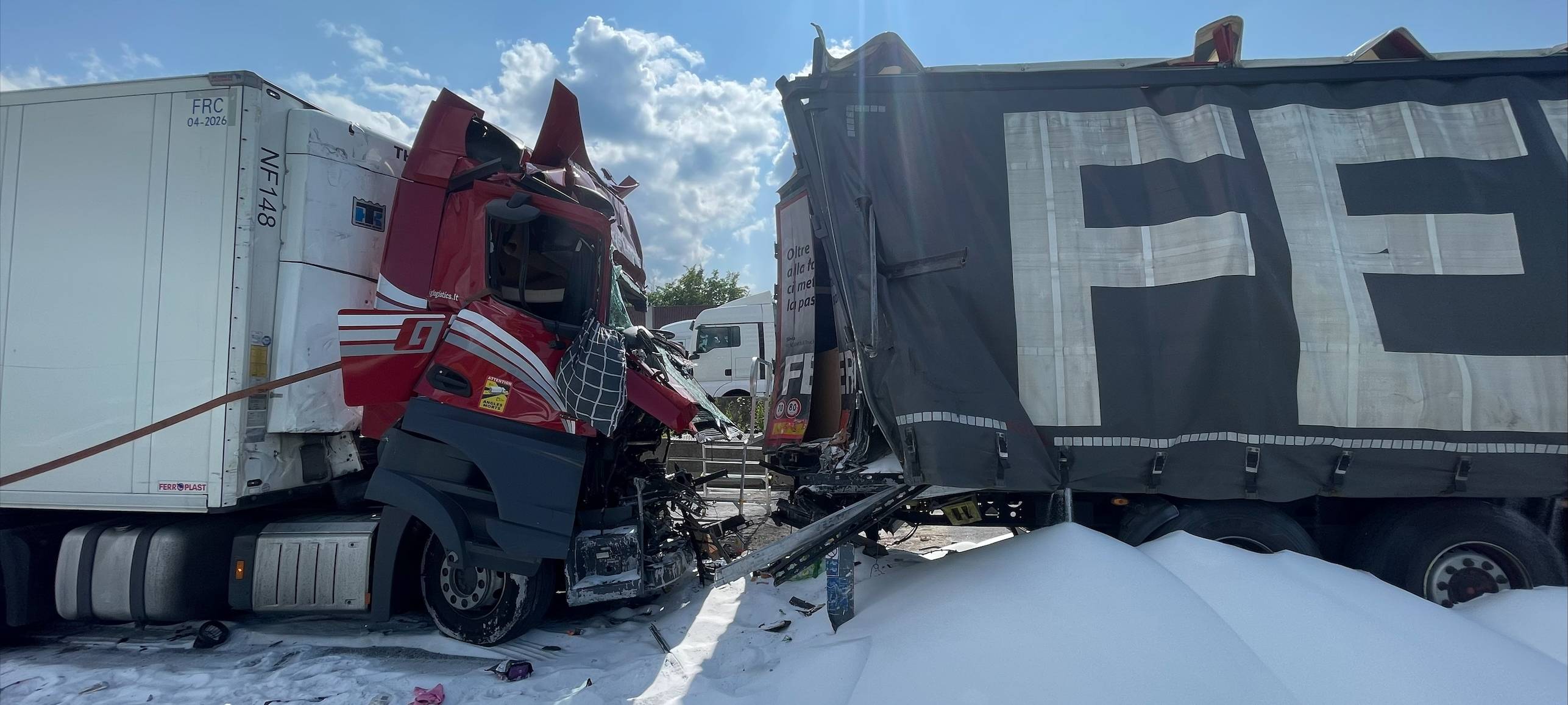 Swisttal: tödlicher LKW-Unfall auf A61 - Autobahn gesperrt