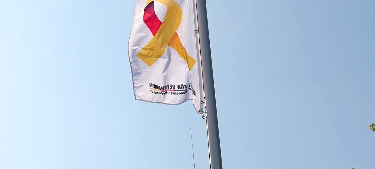 Beflaggung zum ersten Veteranentag in der Region