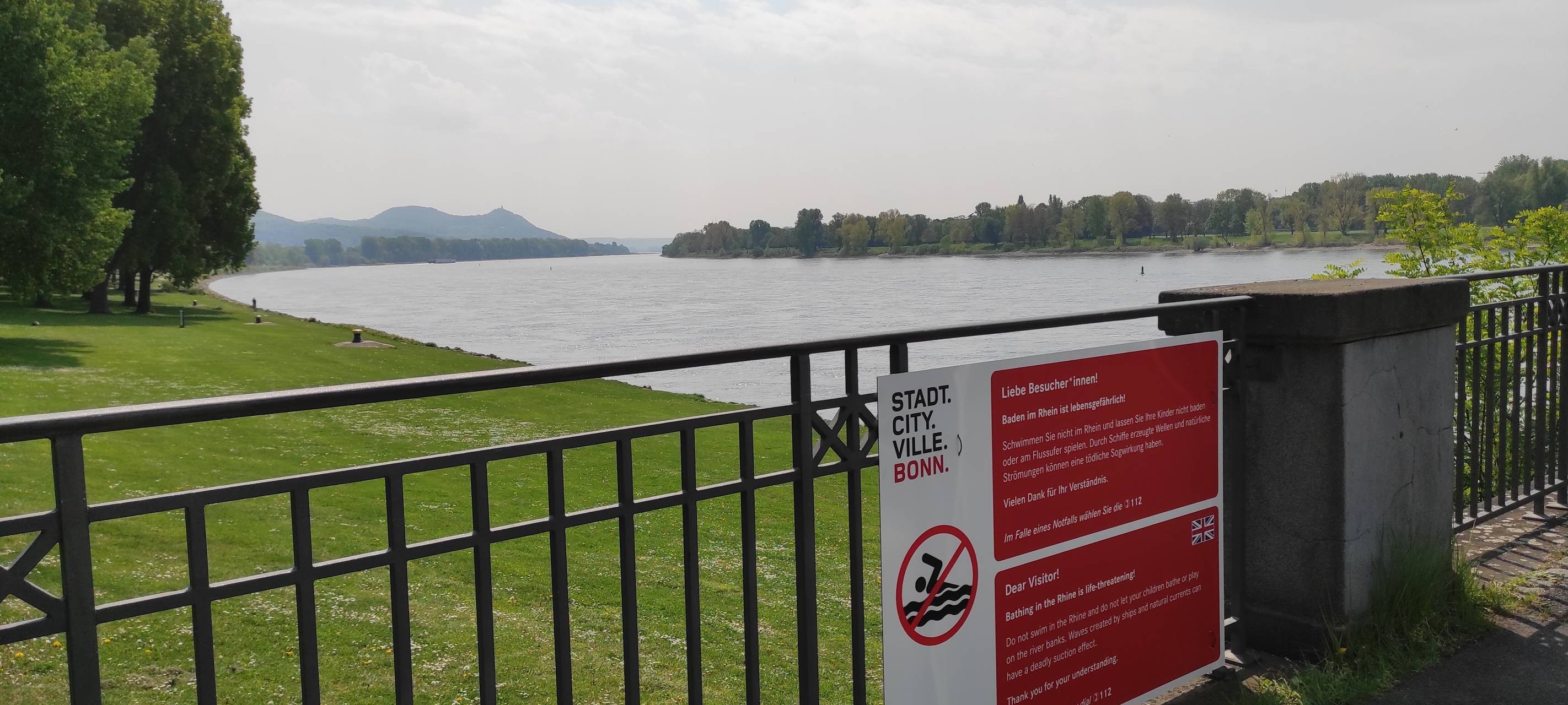 Lebensgefahr: Auch die Stadt Bonn warnt vor Baden im Rhein
