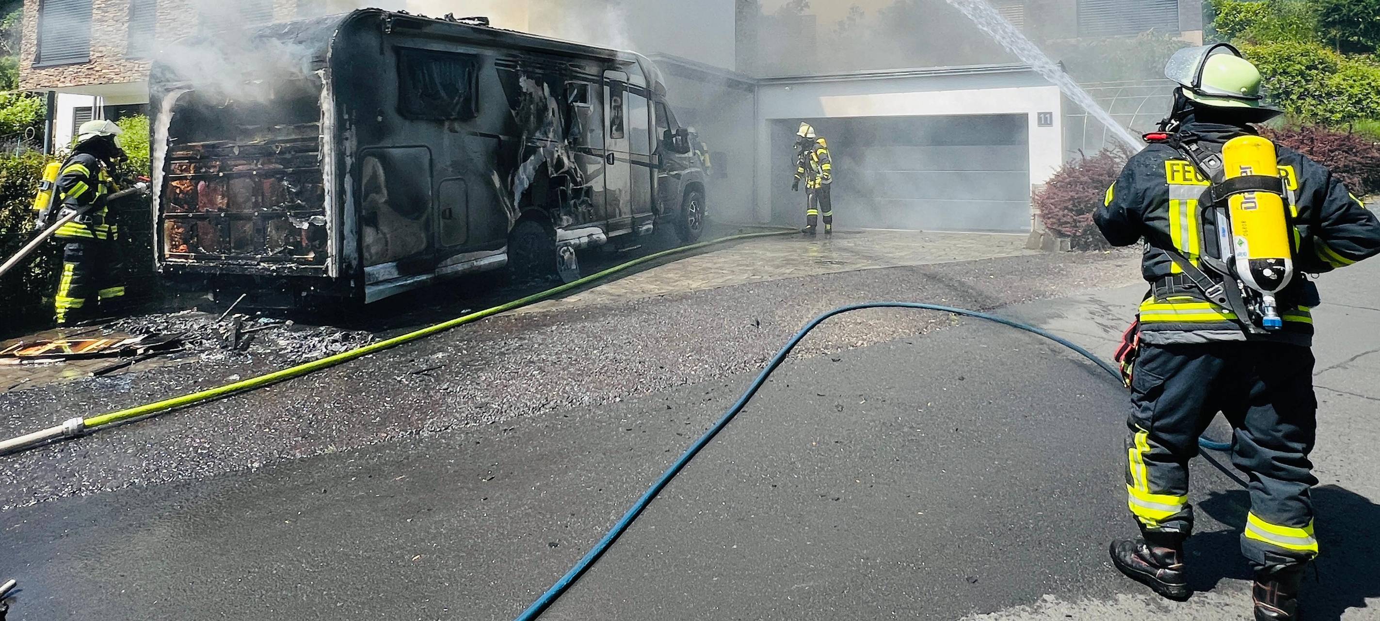 Wohnmobil in Königswinter-Ittenbach in Flammen