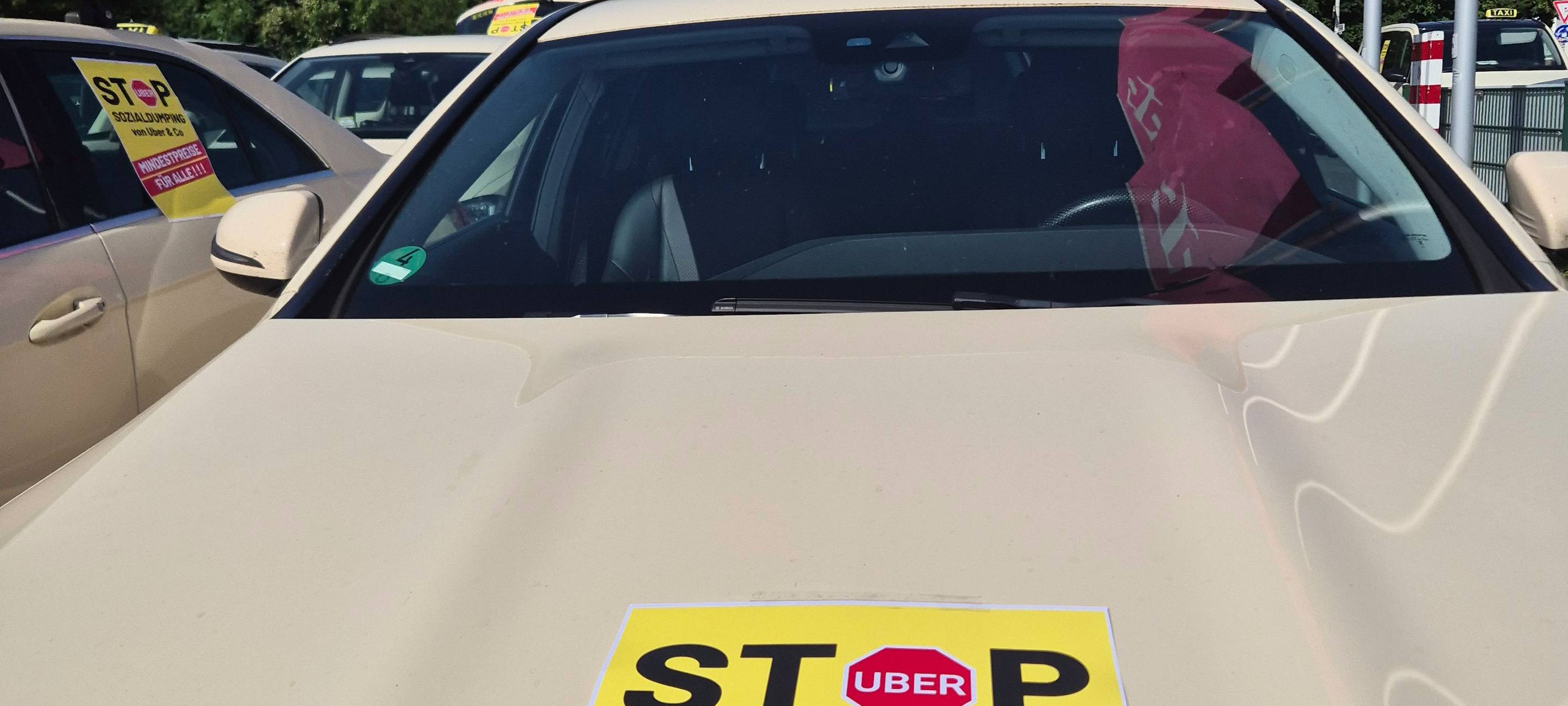 Demo-Korso: Bonner Taxifahrer fordern gleiche Behandlung