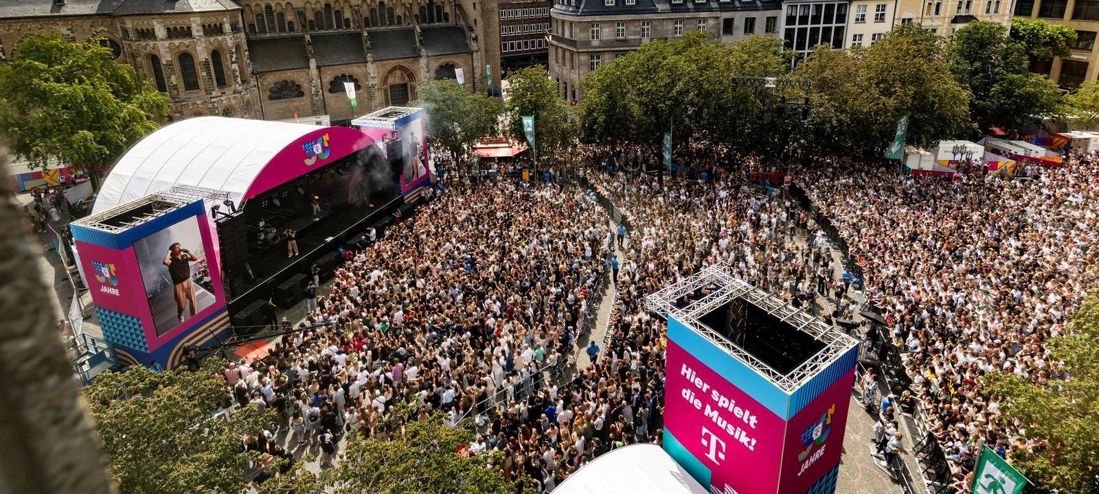 Finale im Bonner Nachthimmel: Telekom feierte 30. Geburtstag