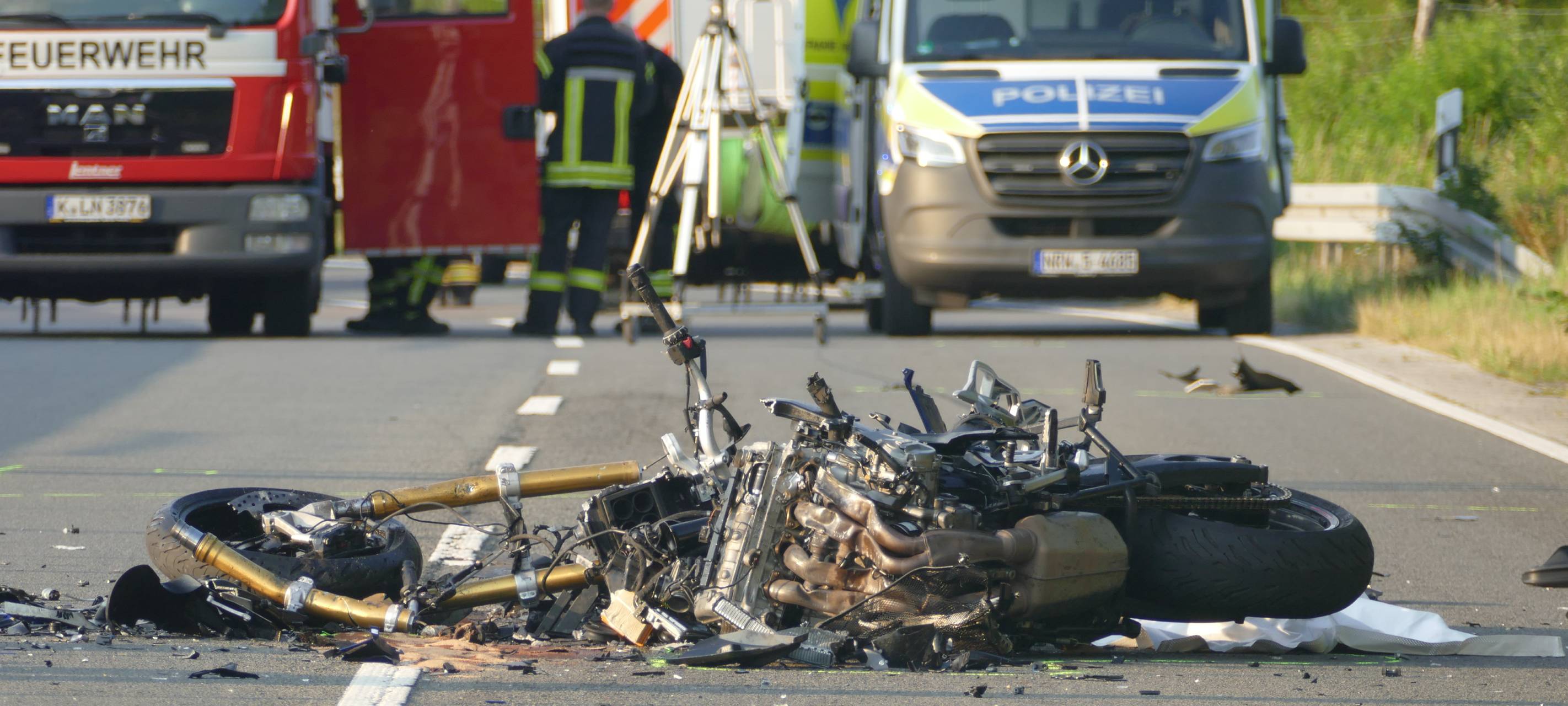 Zwei Motorradfahrer sterben bei Unfall nahe Troisdorf