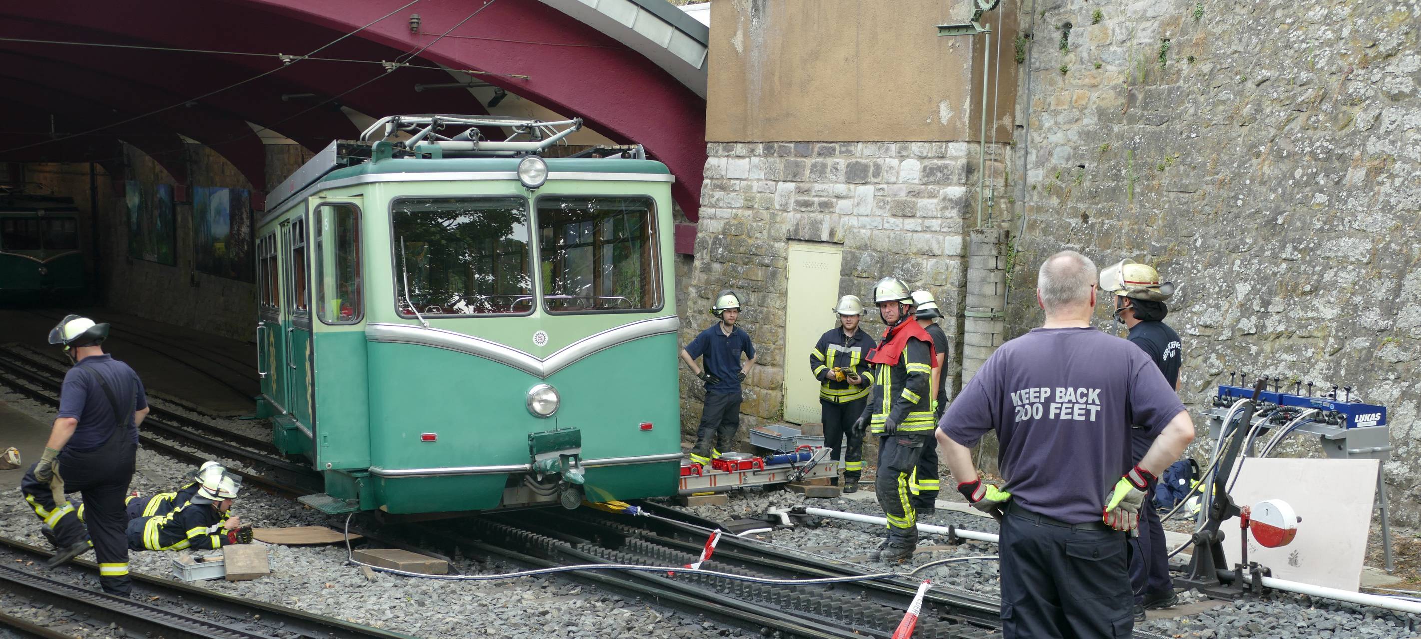 Die Drachenfelsbahn ist entgleist