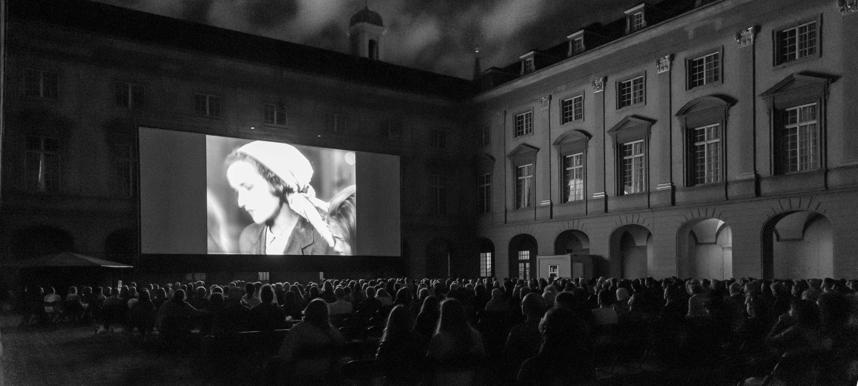 41. Ausgabe der Bonner Stummfilmtage starten im Arkadenhof der Uni Bonn