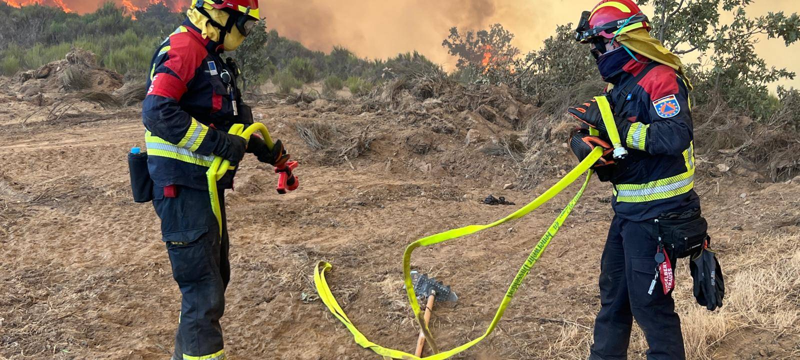 Feuerwehren von hier schützen Dorf in Nordspanien
