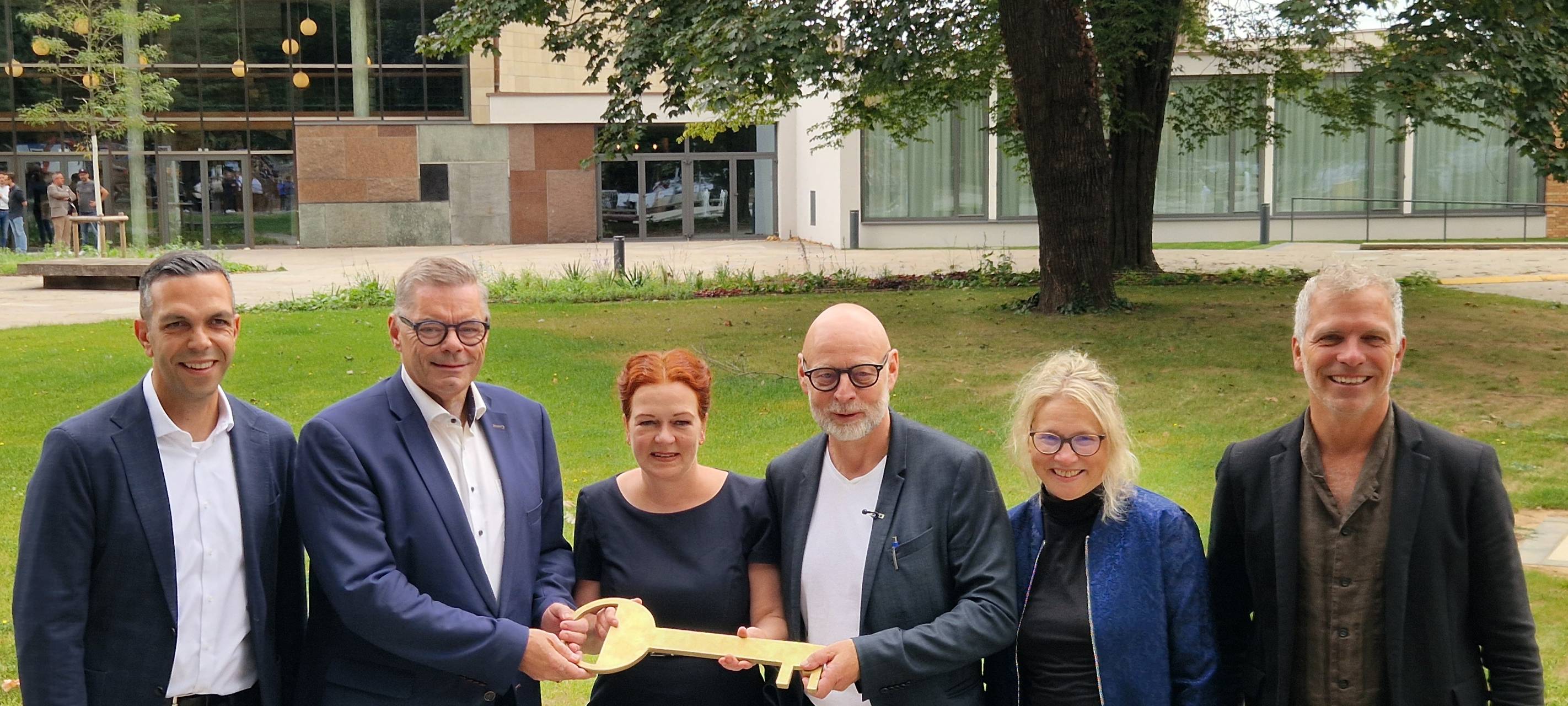 Nach neun Jahren Sanierung: Stadt übergibt Beethovenhalle
