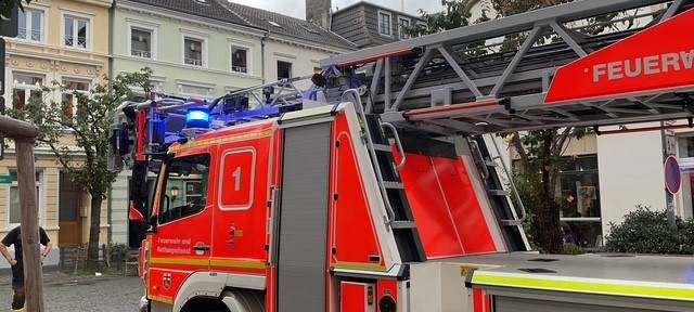 Feuerwehr rückt zu Kellerbrand in Bonn- Auerberg aus