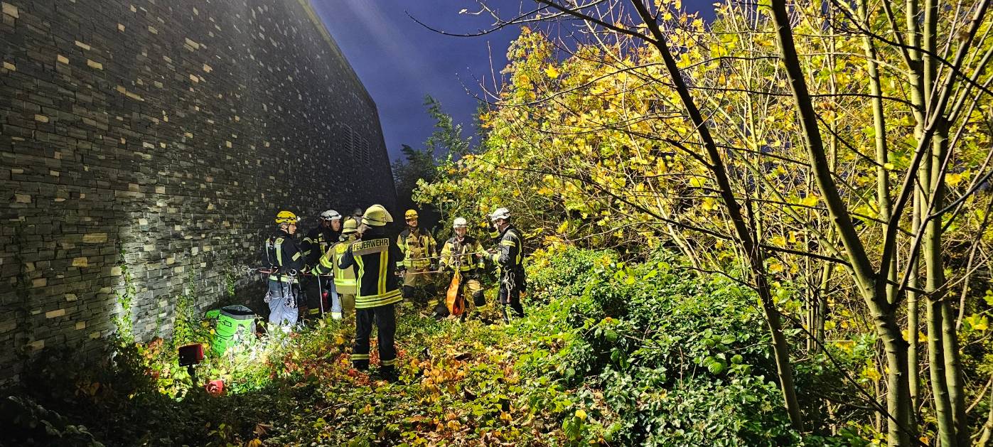 Drachenfels: Wanderer muss von der Feuerwehr gerettet werden
