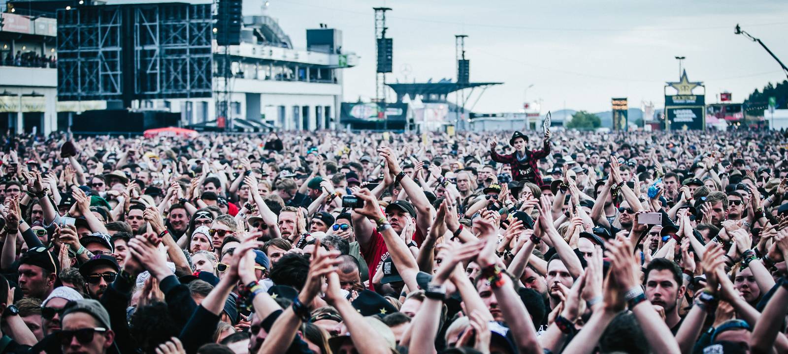 Rock am Ring lockt zehntausende Besucher an