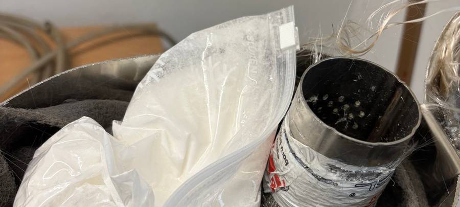 Zollspürhundin Vroni findet 26 Kilo Drogen