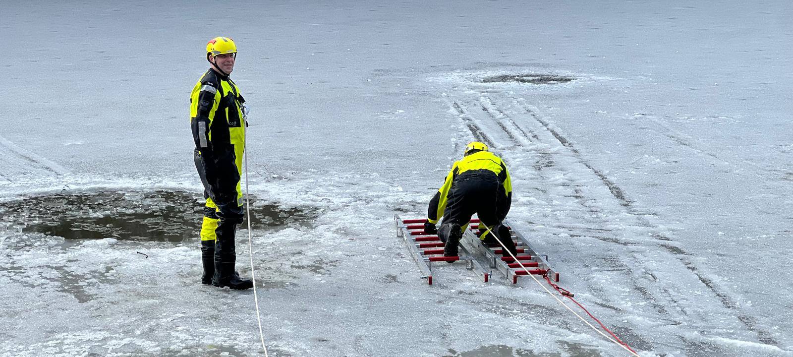 Hennef: Freiwillige Feuerwehr übt den Eis-Einsatz