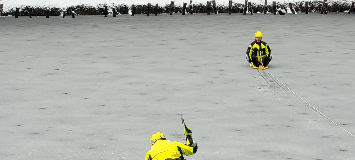 Hennef: Freiwillige Feuerwehr übt den Eis-Einsatz