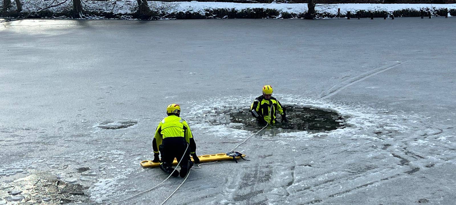 Hennef: Freiwillige Feuerwehr übt den Eis-Einsatz