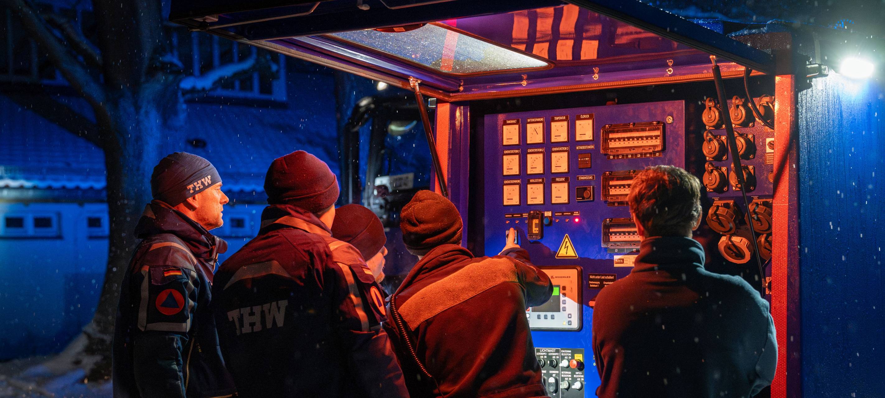 Seit Samstag in Berlin: Das THW sorgt für Strom
