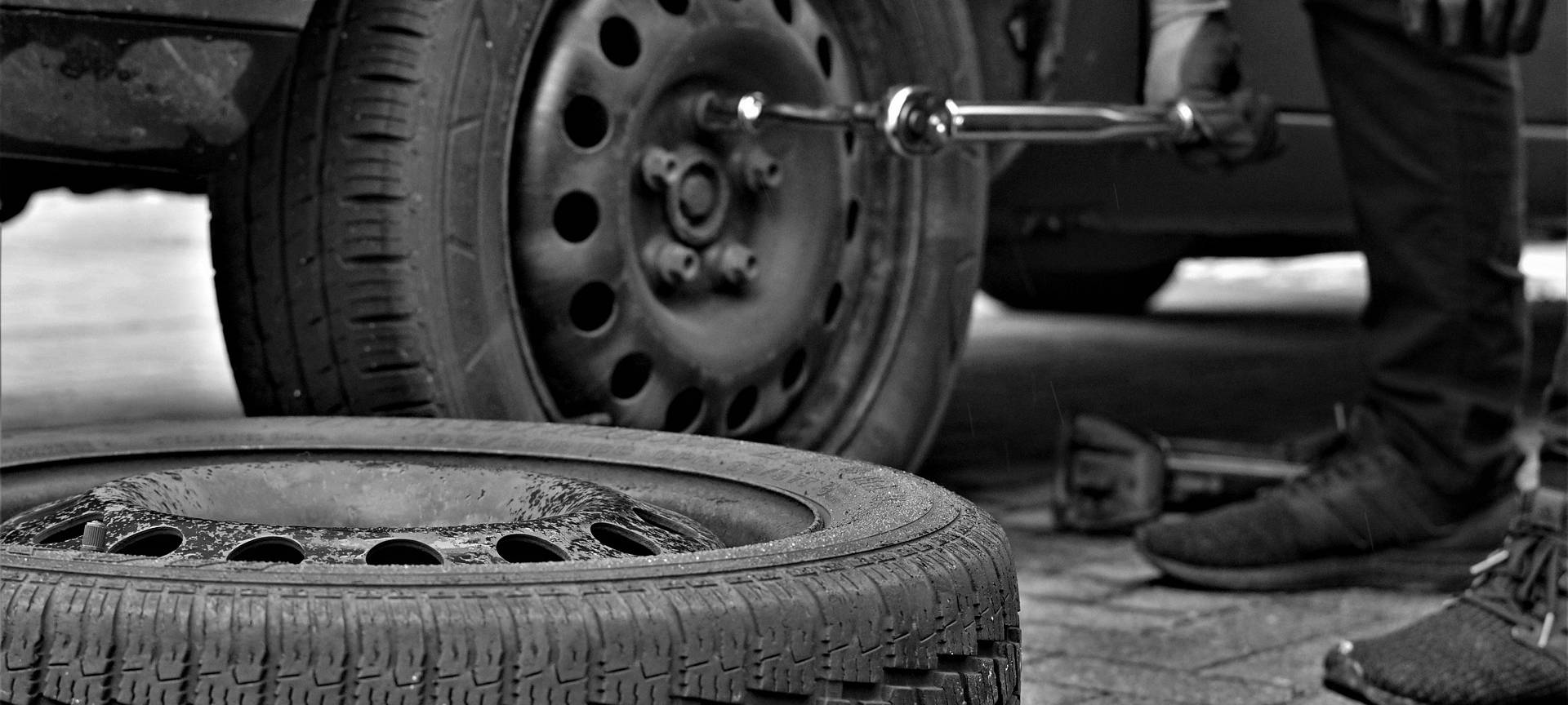 Meckenheim: Diebe bauen Teile eines Autos ab