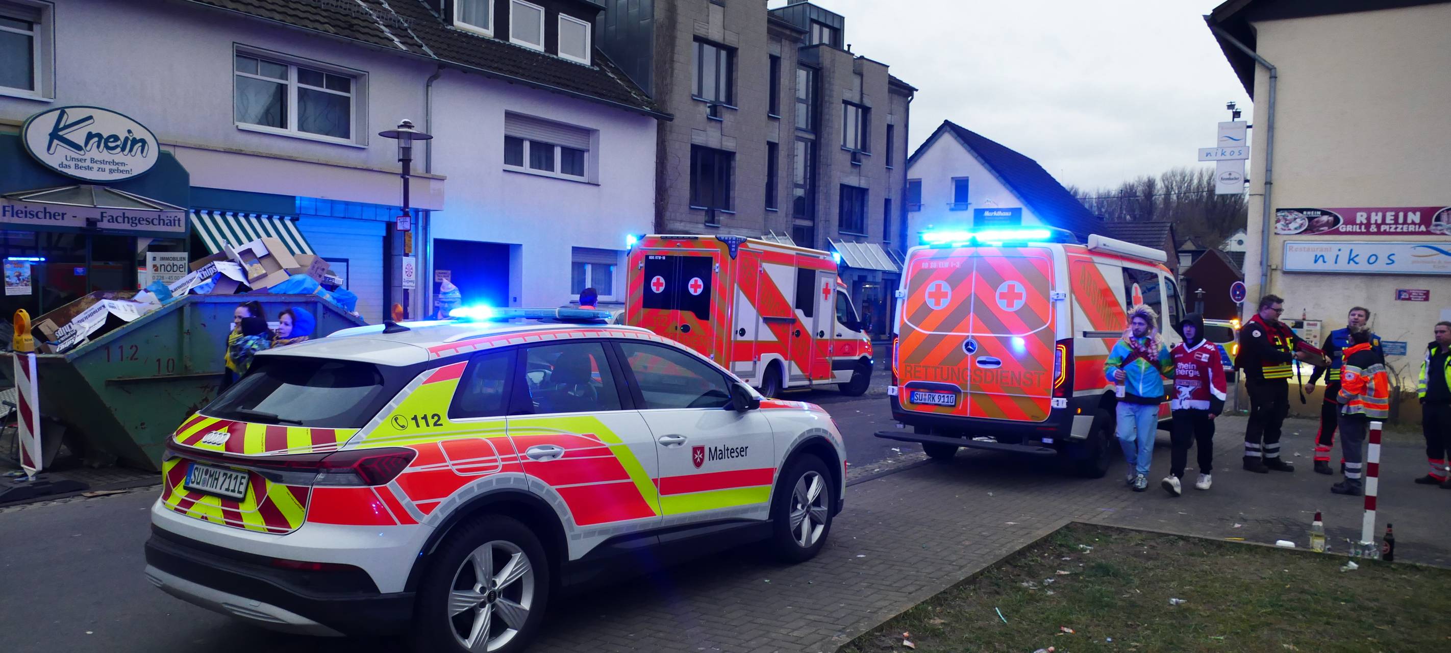 Niederkassel-Rheidt: Drei Männer stürzten vom Karnevalswagen