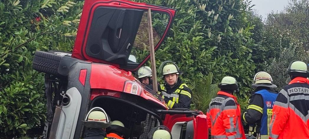 Unfall - Frau in Königswinter in Auto eingeschlossen