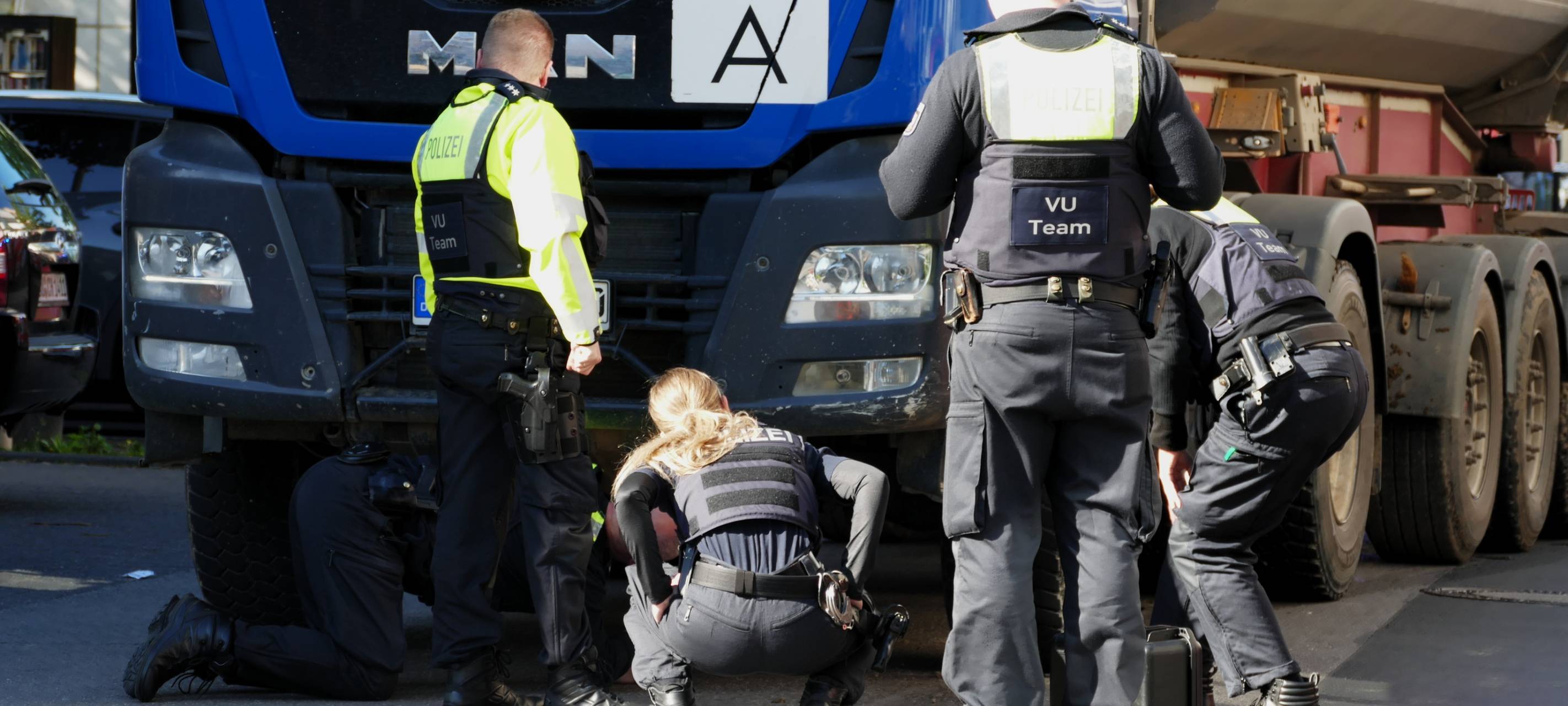 Von Lkw erfasst: Fußgängerin in Troisdorf tödlich verletzt