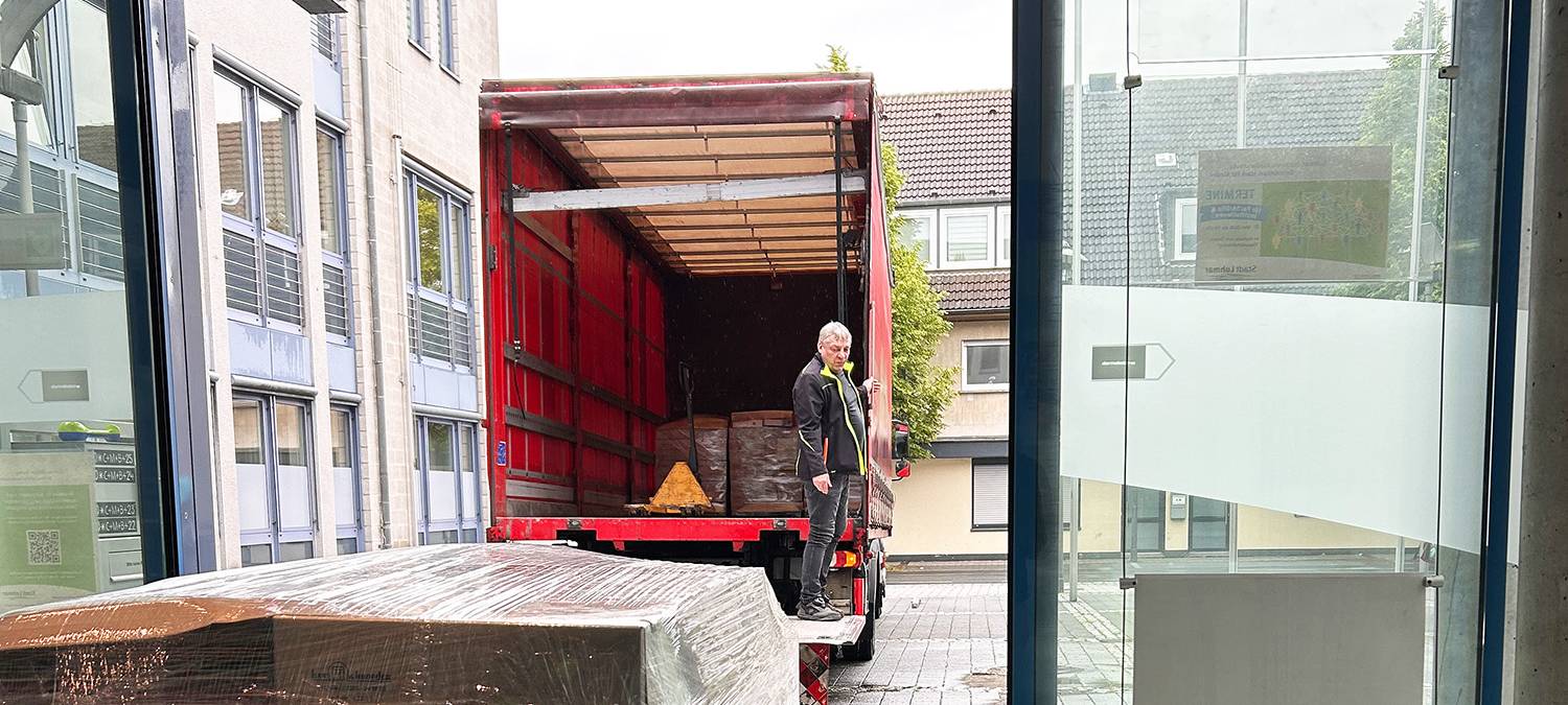 Drei Lkw-Ladungen: Dokumente des Lohmarer Stadtarchivs werden gereinigt