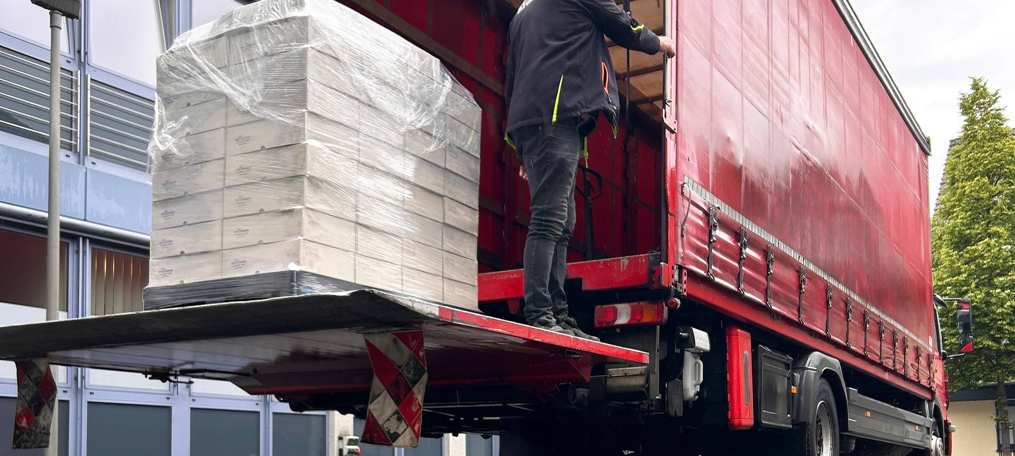 Drei Lkw-Ladungen: Dokumente des Lohmarer Stadtarchivs werden gereinigt