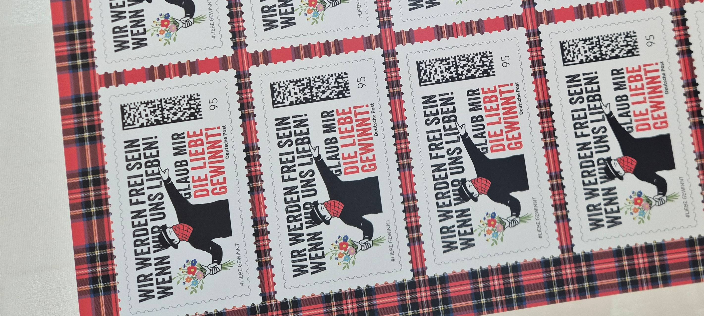 "Liebe gewinnt" - Brings mit eigener Briefmarke geehrt