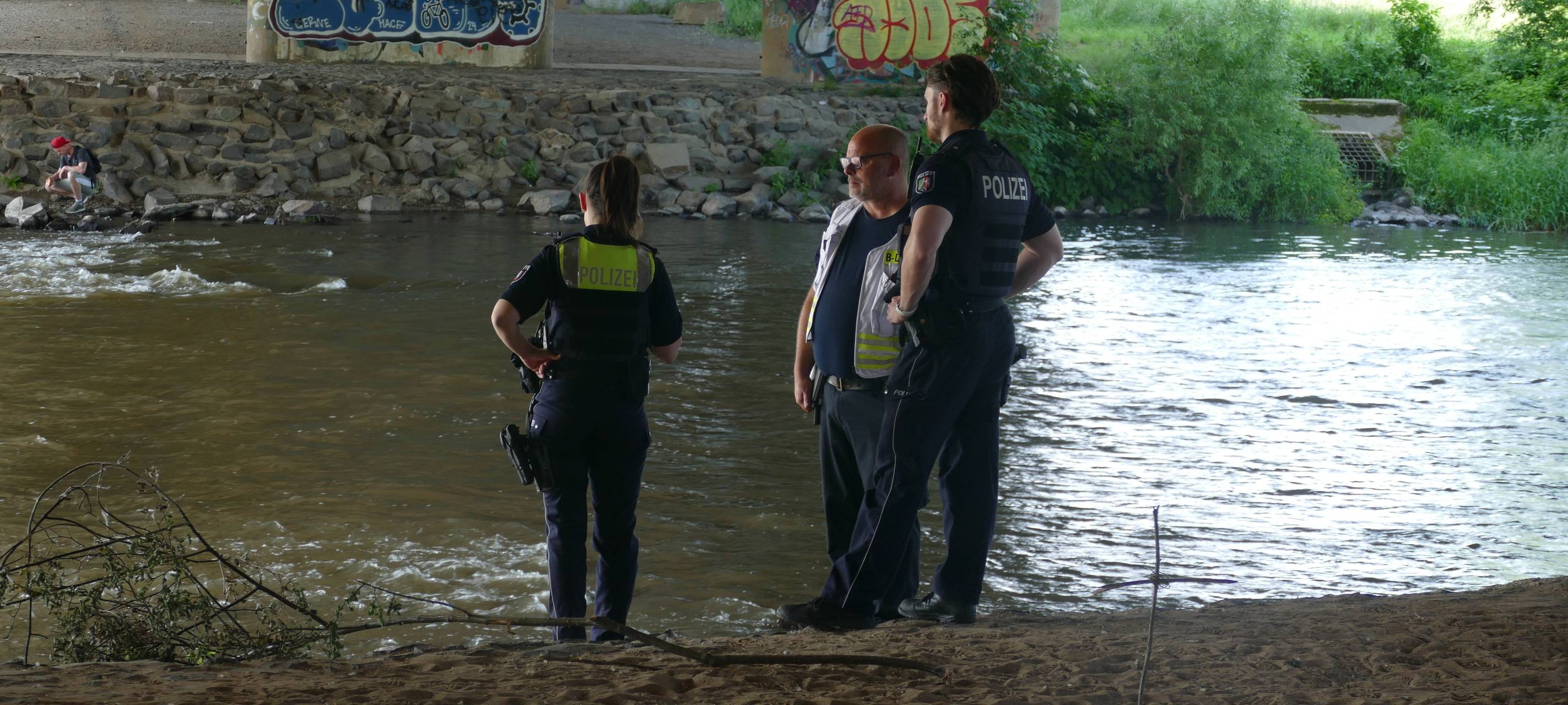 Großalarm wegen Person in der Sieg bei Troisdorf