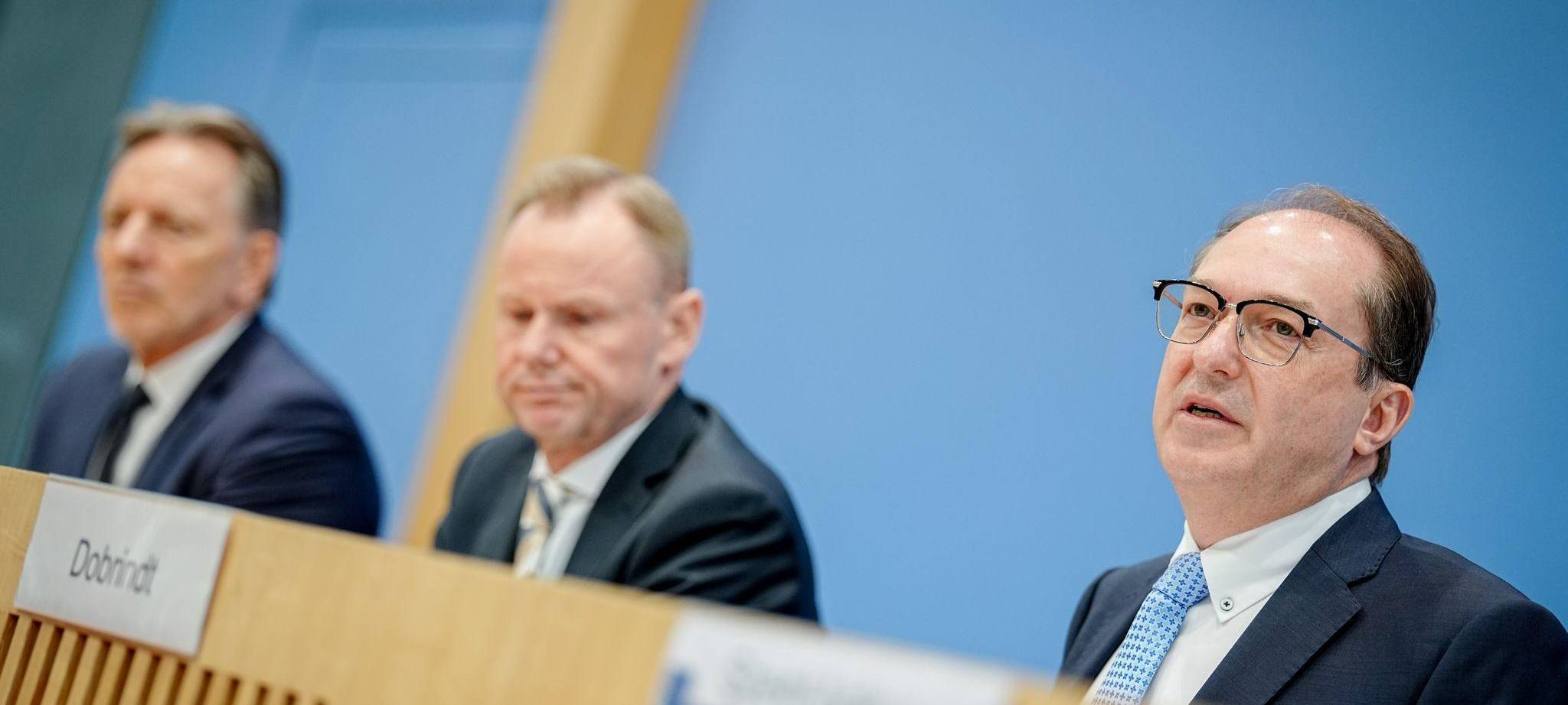 Appell an Innenminister: Mehr Schutz vor rechter Gewalt