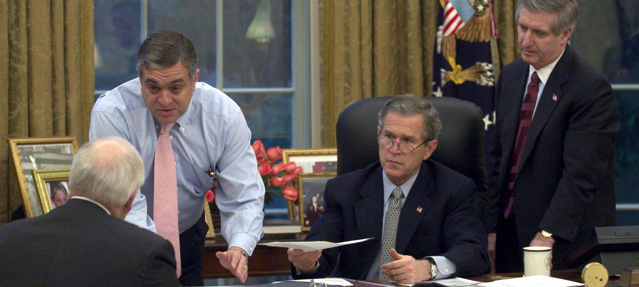 US-Präsident Bush mit Beratern