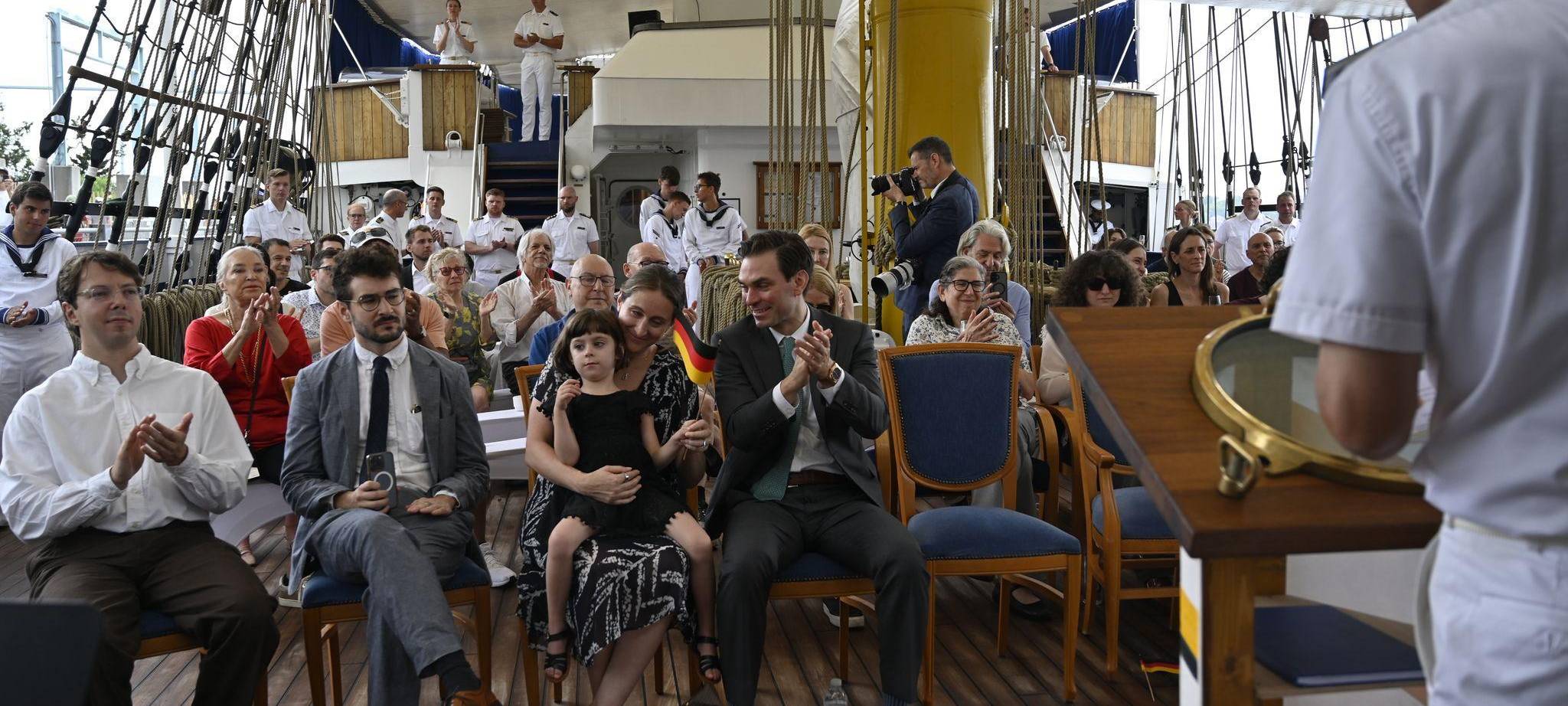 Einbürgerungszeremonie auf der Gorch Fock