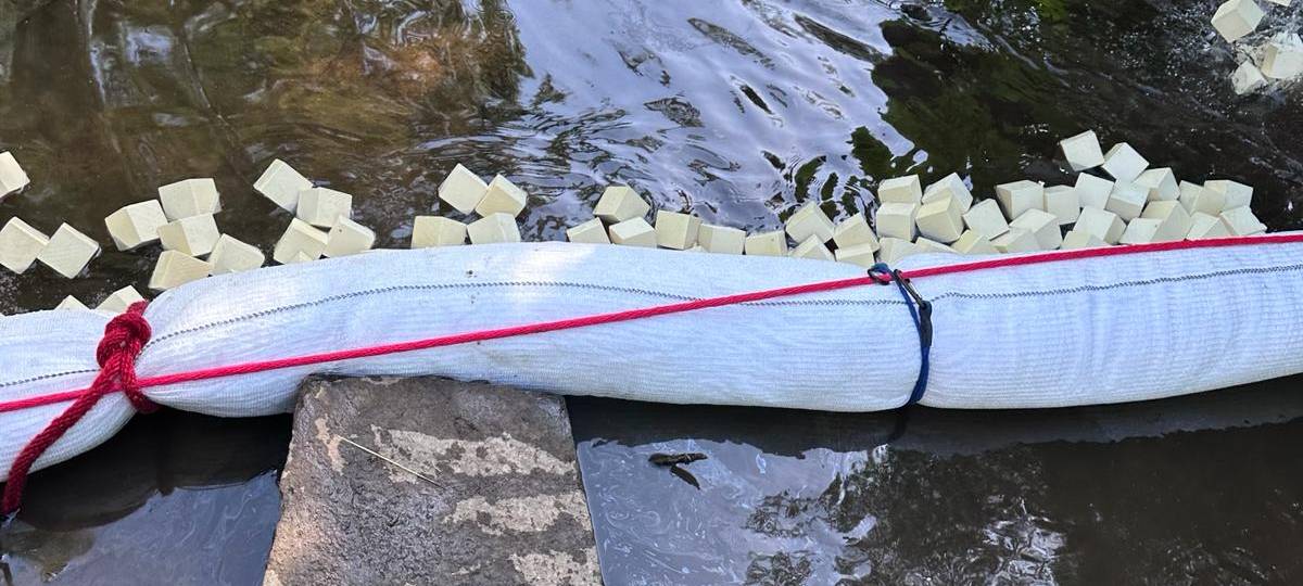 Heizöl ausgelaufen: Einsatz an der Sieg in Windeck