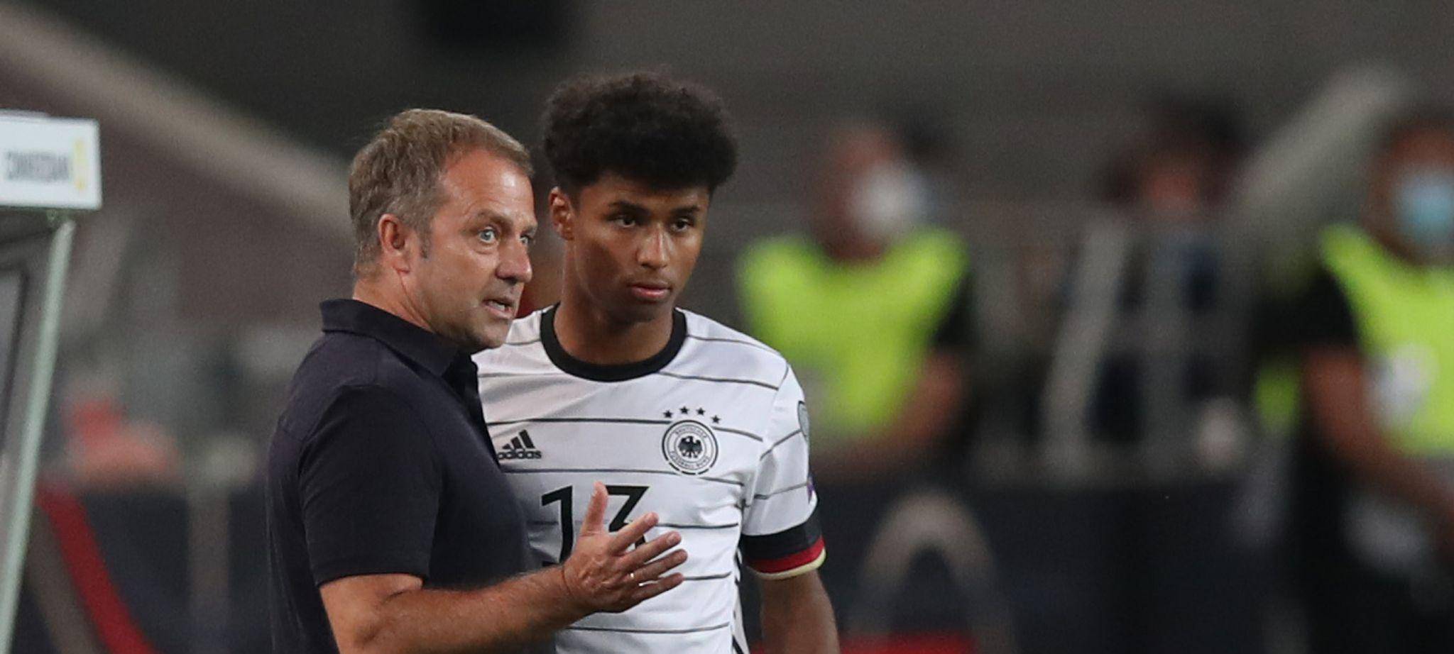 Hansi Flick (l) und Karim Adeyemi
