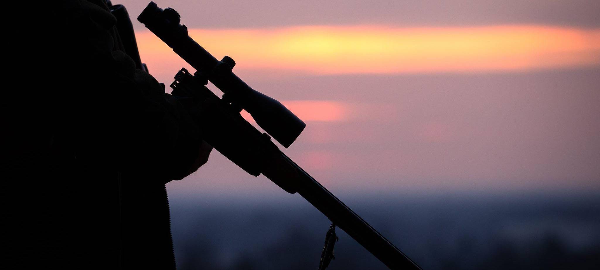 Jäger mit Waffe