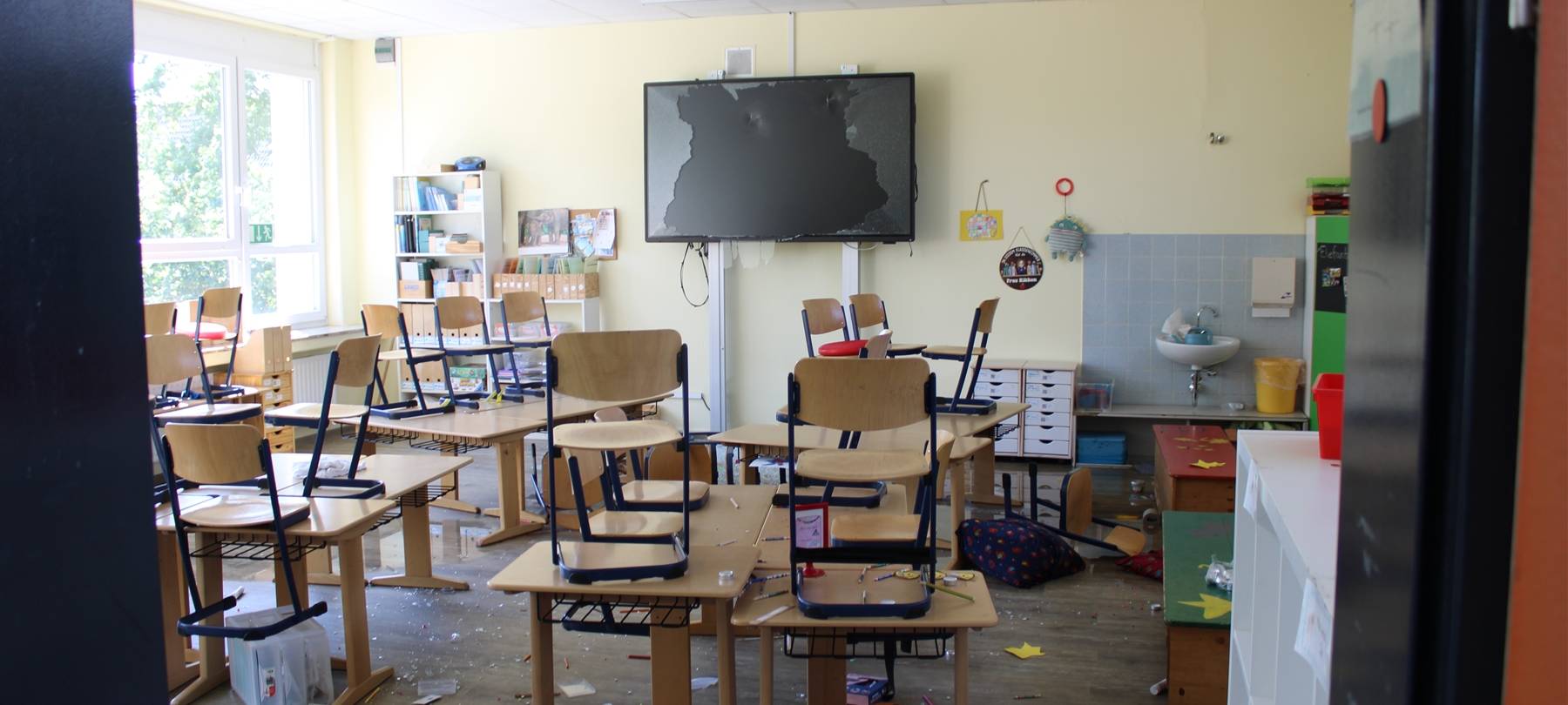 Trümmerfeld - Unbekannte verwüsten Troisdorfer Grundschule