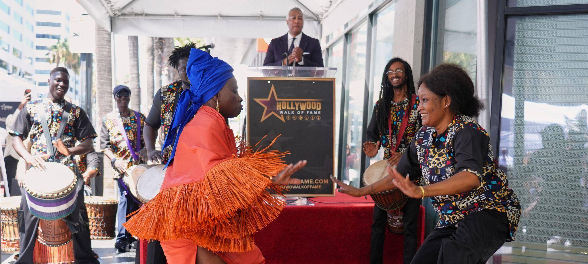Angelique Kidjo erhält Stern auf dem Hollywood Walk of Fame