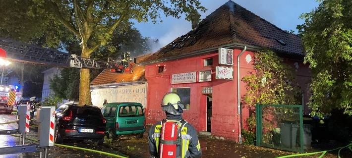 Bonn-Friesdorf: Dachstuhlbrand in Pizzeria